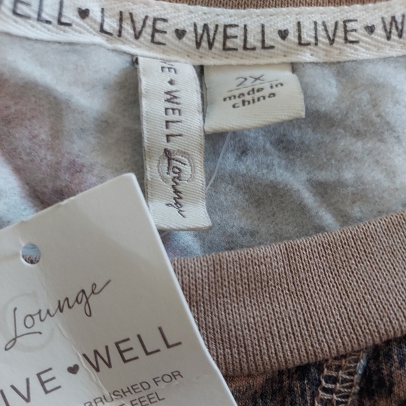 NWT Plus Size 2X. Cato Mid Length Sleeve Fleece Sweater. Plaid. - Picture 3 of 5